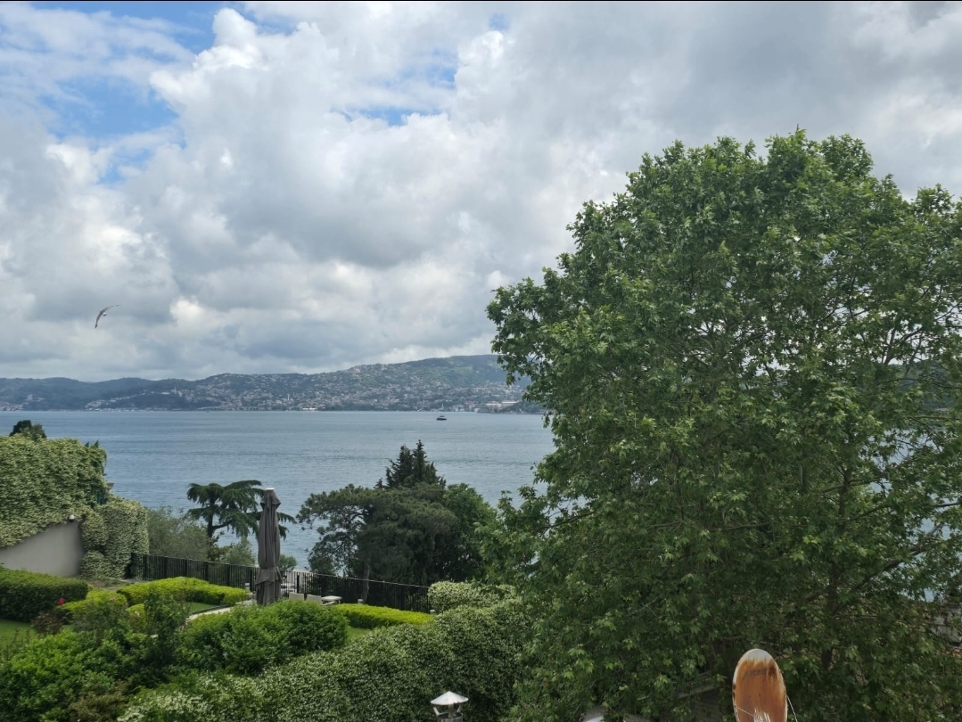 EMİRGAN DA SAHİLE 1 DK MESAFE SIFIRLANMIŞ DAİRE