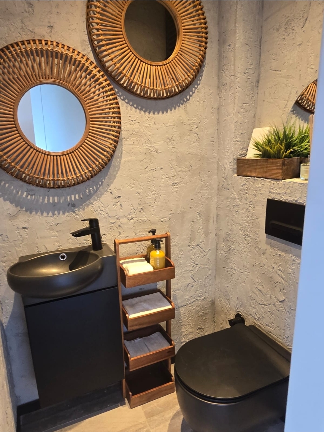 EMİRGAN DA SAHİLE 1 DK MESAFE SIFIRLANMIŞ DAİRE