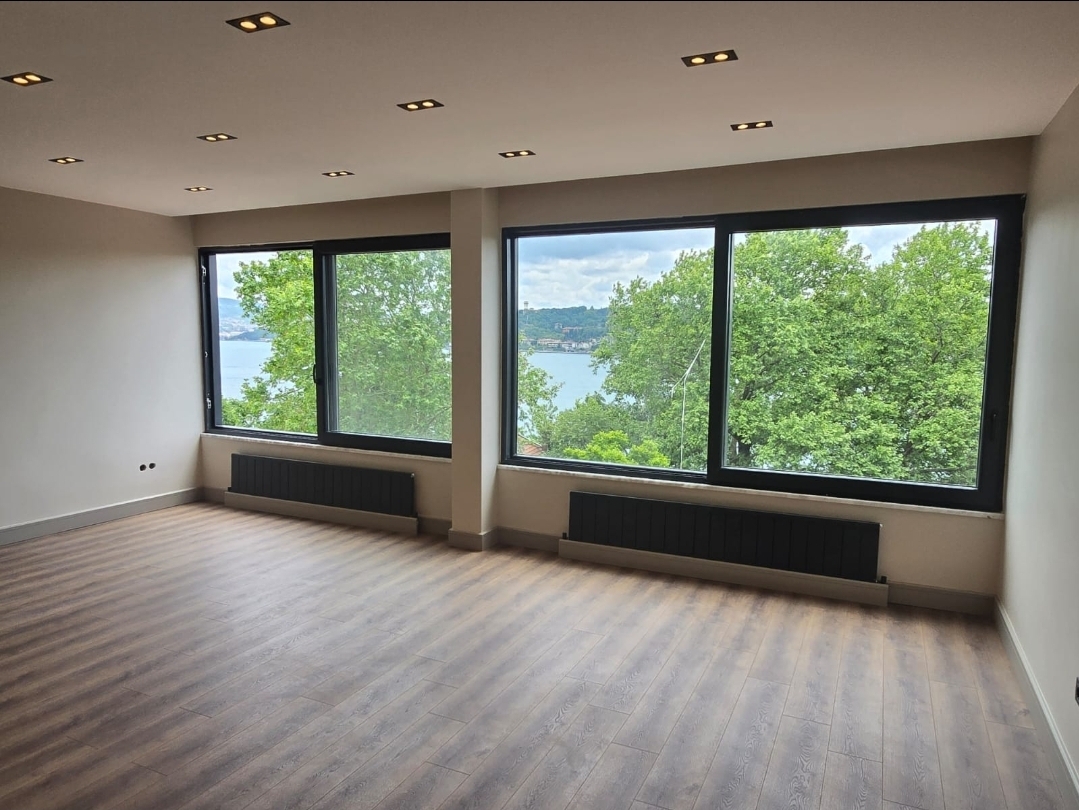 EMİRGAN DA SAHİLE 1 DK MESAFE SIFIRLANMIŞ DAİRE