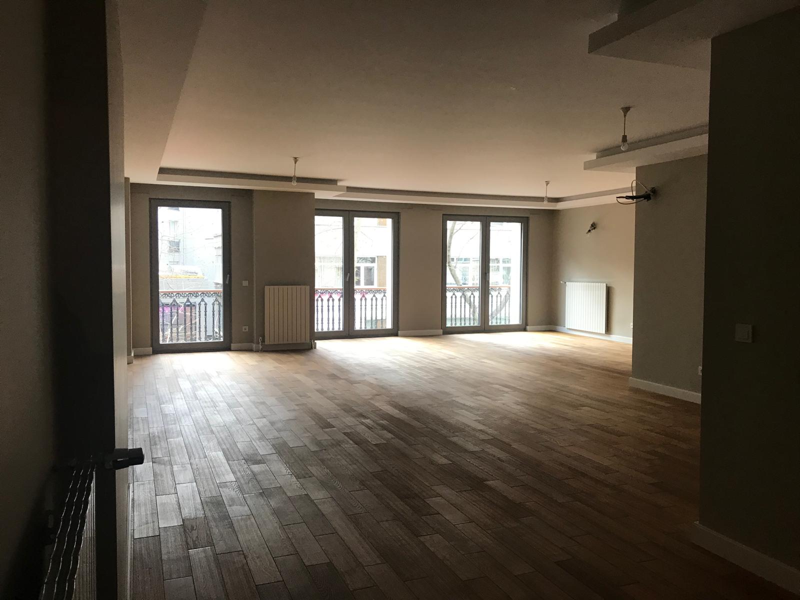 ABDİ İPEKÇİ'NİN KALBİNDE 300m2 KULLANIM ALANLI GENİŞ DAİRE