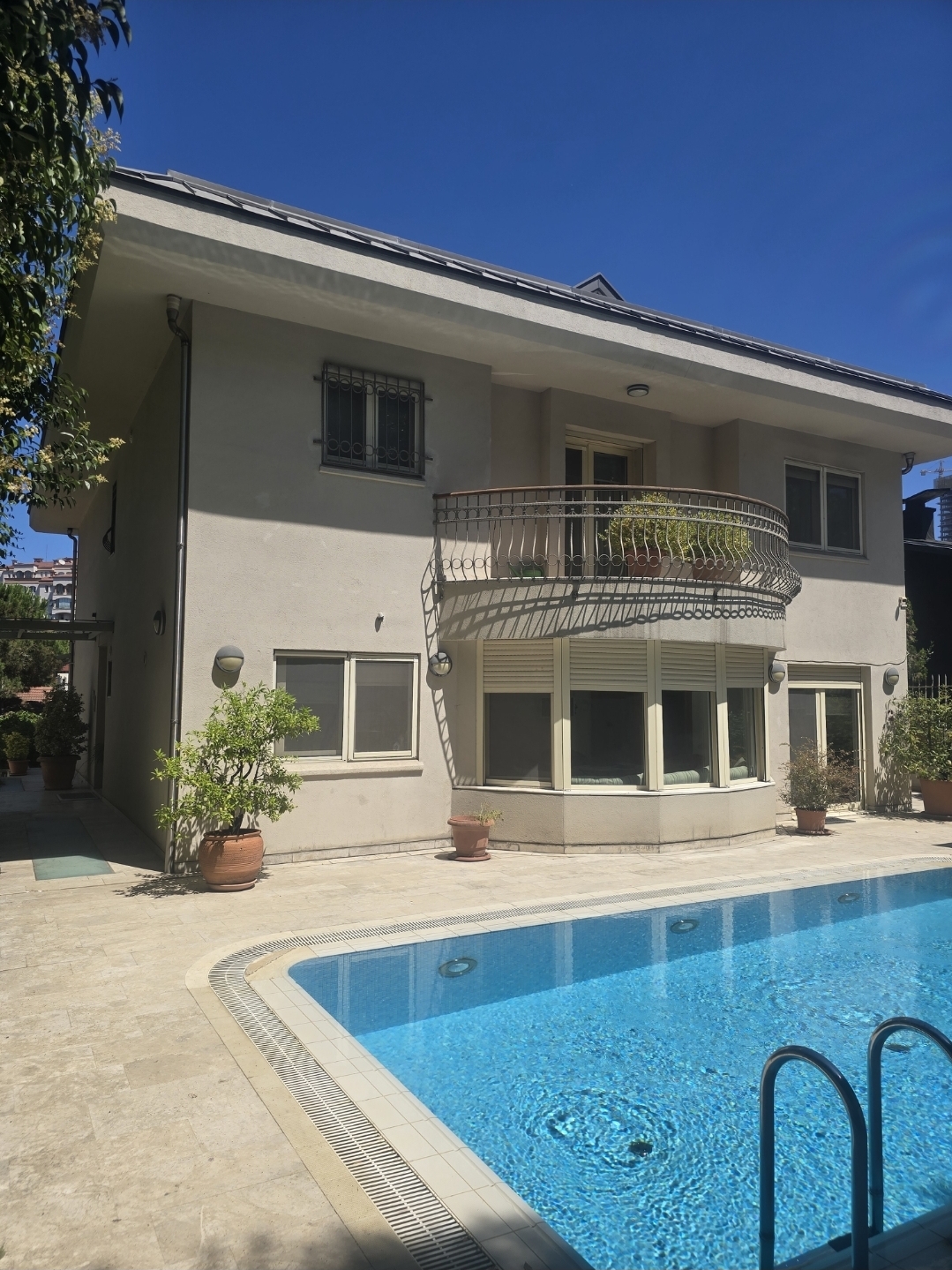 LEVENT TE 540m2 ARSA İÇERİSİNDE KUPON VİLLA